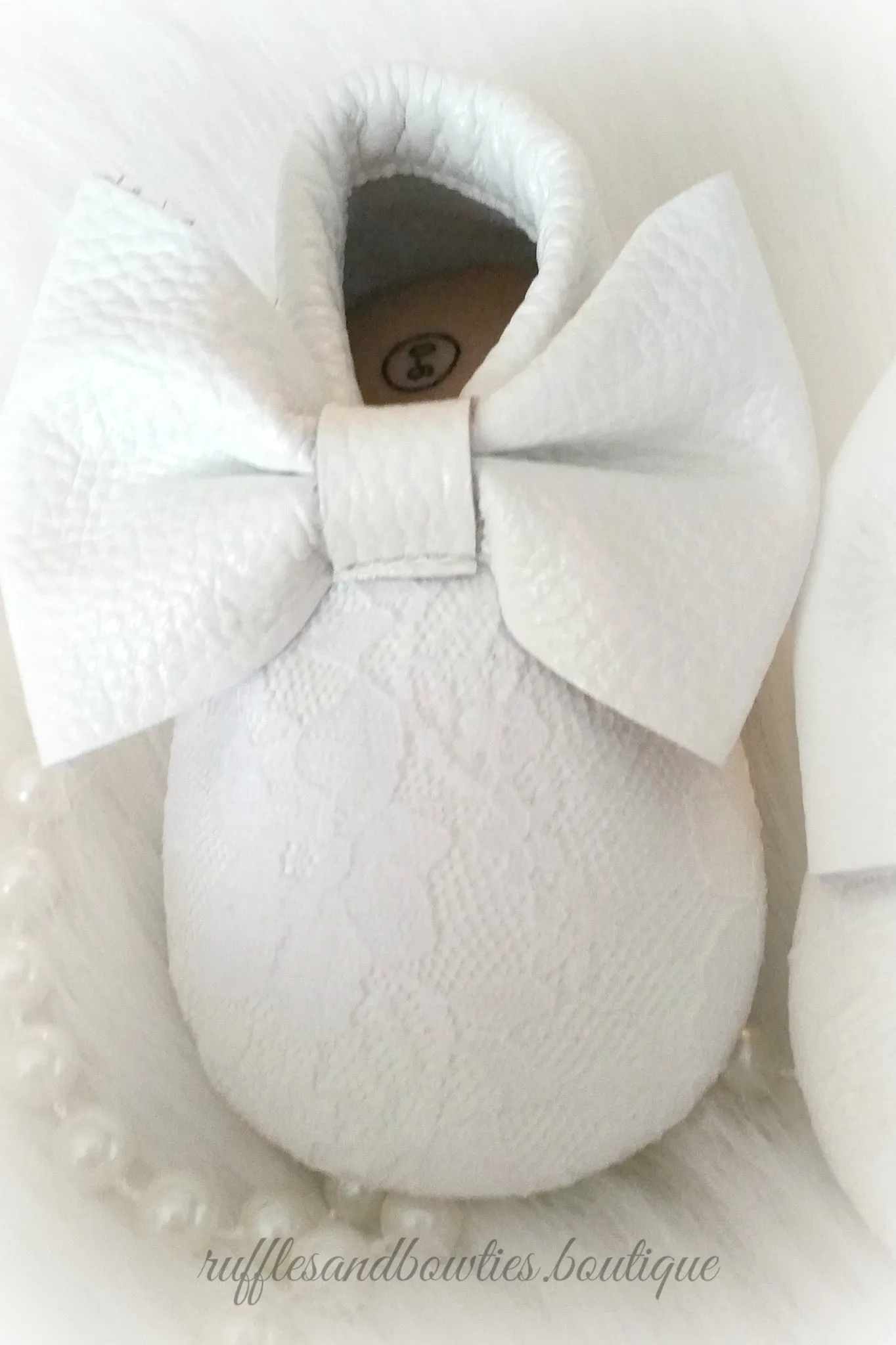 Baby Girl Lace leather Moccaisns - White  with White Lace Big Bow Leather Baby Moccasins - Baby Girl Moccasins - Bow Moccasins - Gold Bow Moccasins  - Soft Shoes - Lace Moccasins