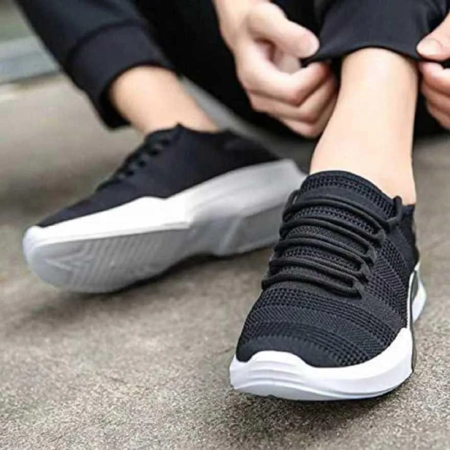 Men sneakers casual shoes running shoes.