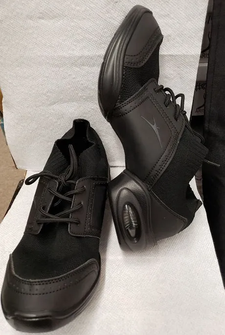 Nelson -- Slip-On Split Sole Dancesneaker -- Black