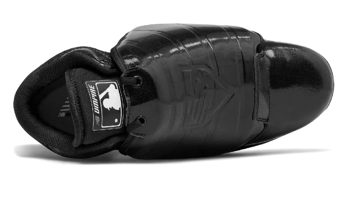 New Balance 460v3 Mid Umpire Plate Shoe, Black