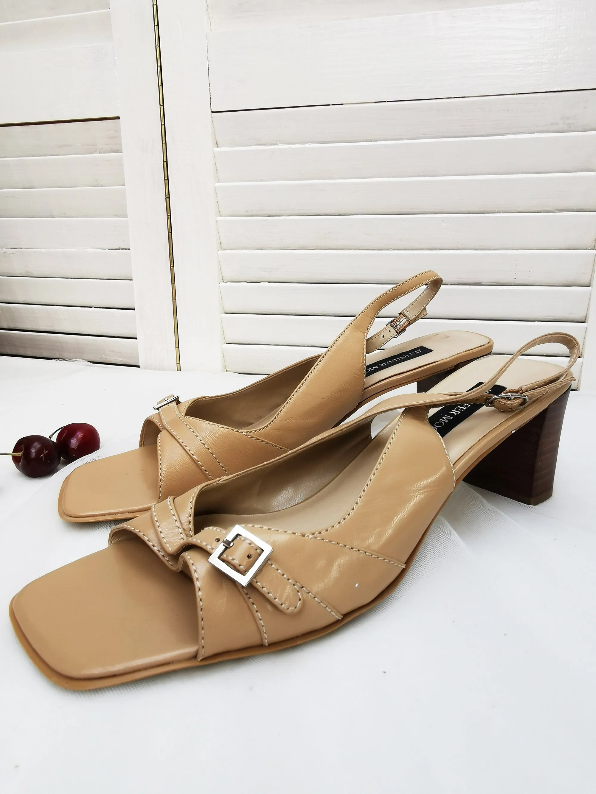 Vintage 90s mid heel beige leather sandals shoes